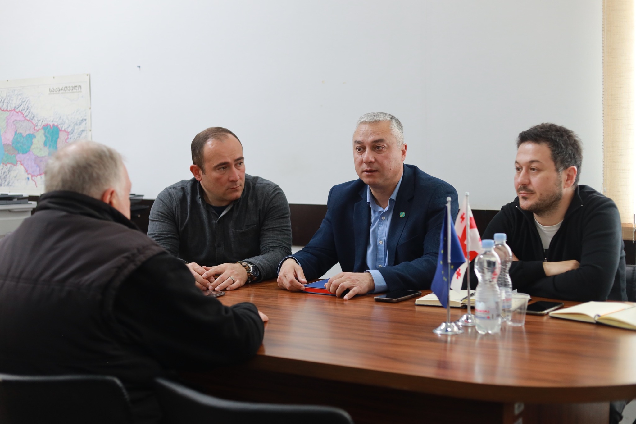 მოქალაქეებთან შეხვედრის პირველი დღე