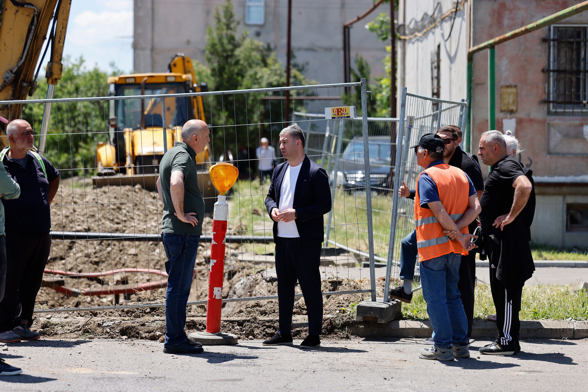 დეპუტატები სამაჟორიტარო ოლქებში მიმდინარე სარეაბილიტაციო სამუშაოების მიმდინარეობას გაეცნენ